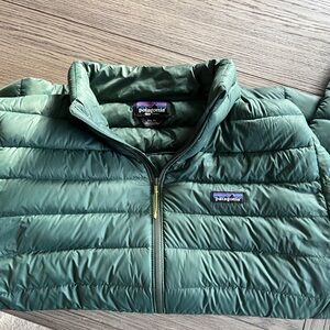 Patagonia Down Sweater Jacket  in green